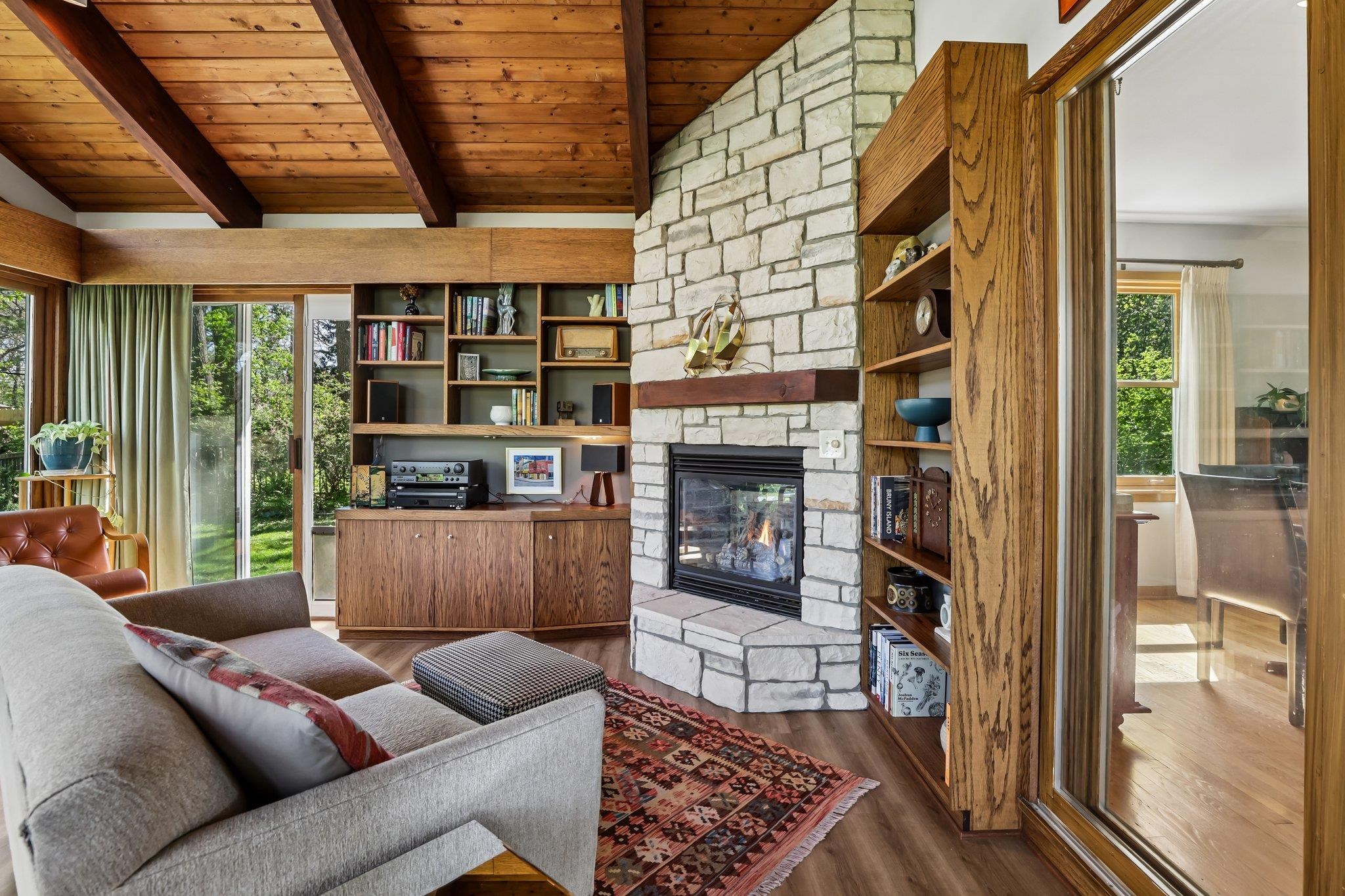 5522 Barton Road Madison, WI 53711 - Photo 5 of 40