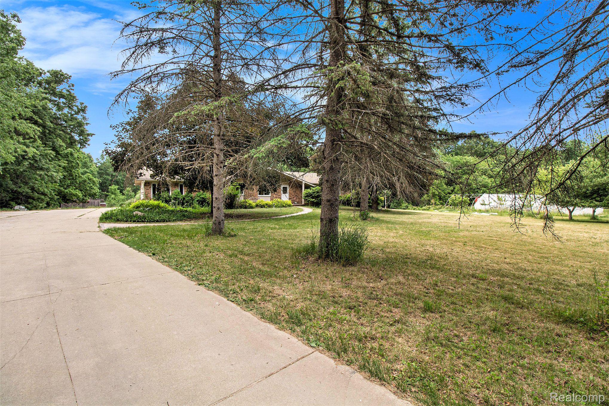 6700 Crofoot Road Howell, MI 48843 - Photo 4 of 41 Gallery Image 4