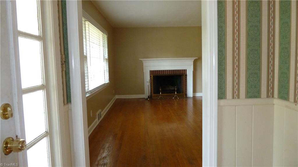 2107 Independence Road Winston-Salem, NC 27106 - Photo 3 of 20 Entrance to Living Room