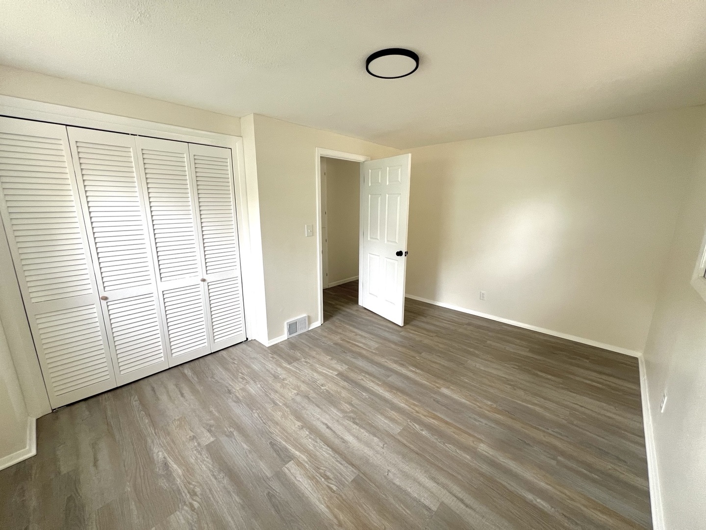 1630 Jonathan Avenue Rockford, IL 61103 - Photo 9 of 23 an empty room with wooden floor and windows