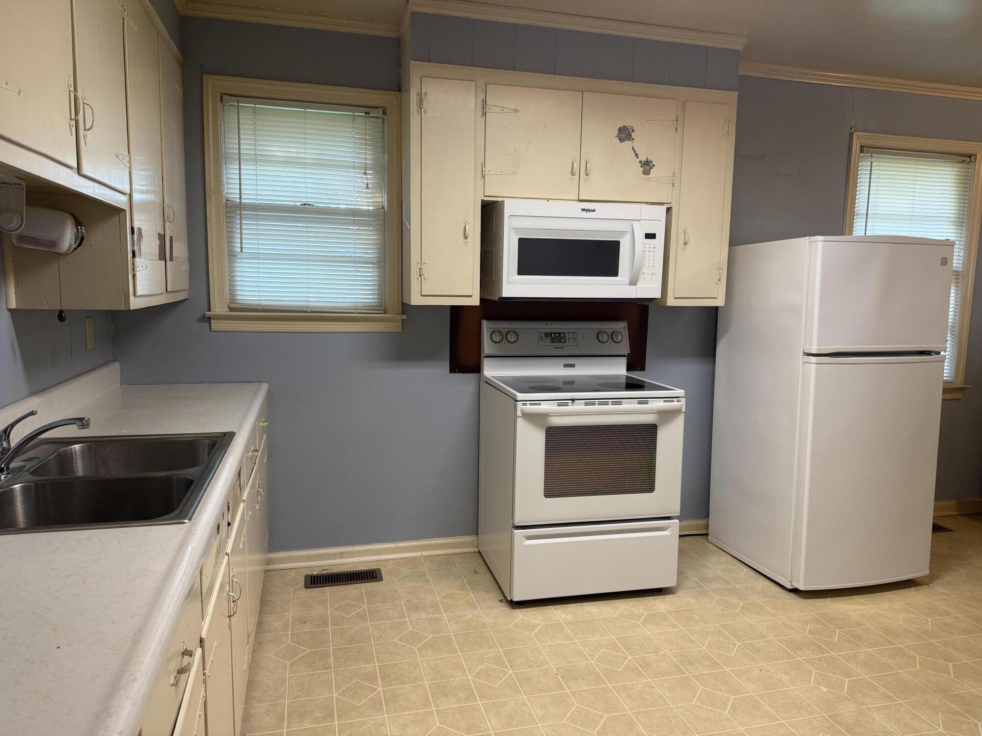 522 Hillcrest Street Millen, GA 30442 - Photo 3 of 11 IMG_7059