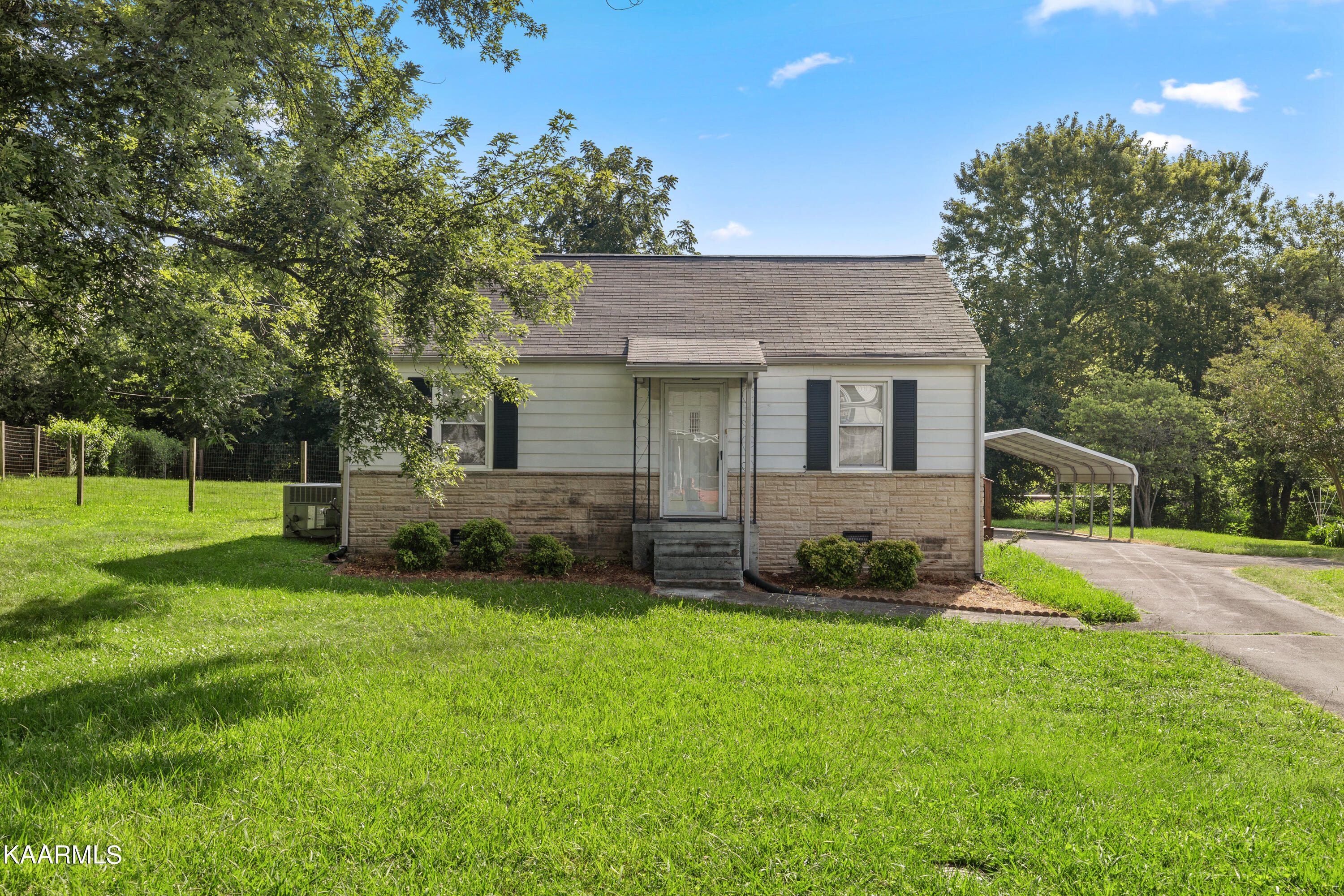 4904 Fennel Road Knoxville, TN 37912 - Photo 1 of 14 Front View