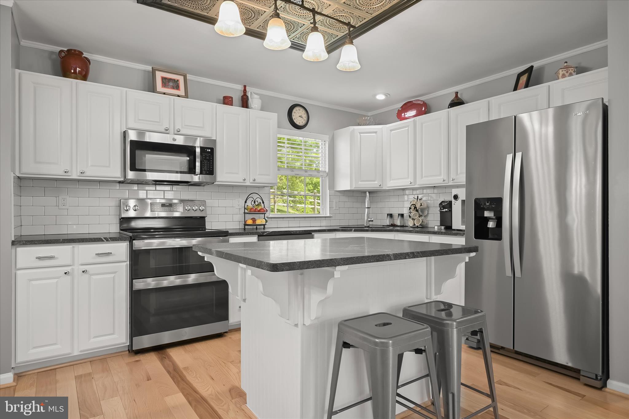 7036 Garden Walk Columbia, MD 21044 - Photo 15 of 62 Granite island breakfast bar