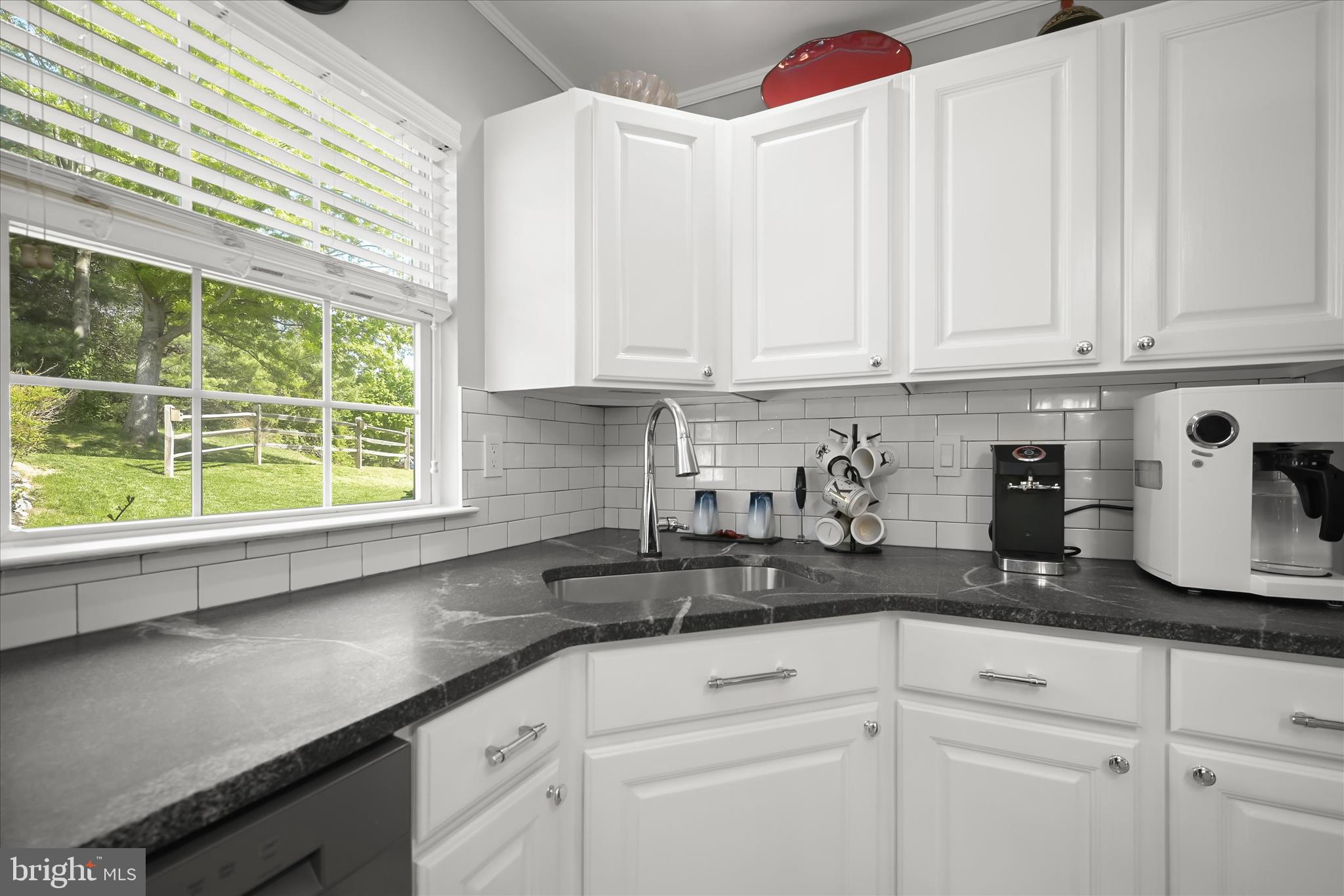 7036 Garden Walk Columbia, MD 21044 - Photo 18 of 62 Granite countertops