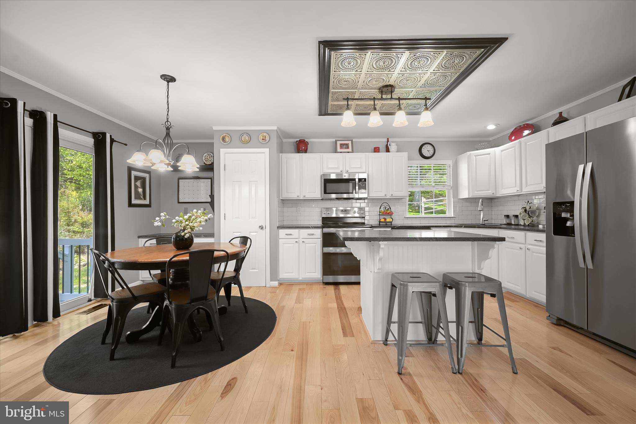 7036 Garden Walk Columbia, MD 21044 - Photo 2 of 62 Beautifully renovated kitchen with breakfast area