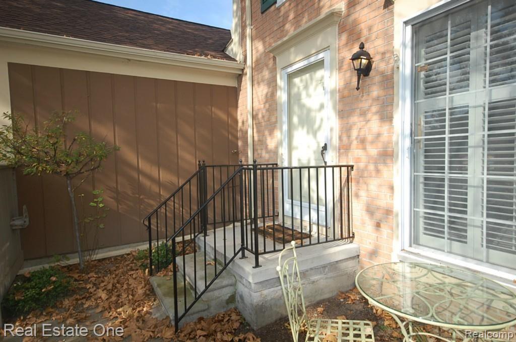 1470 Saddle Lane, Unit 166 Rochester, MI 48306 - Photo 2 of 14 DSC_0989.jpg