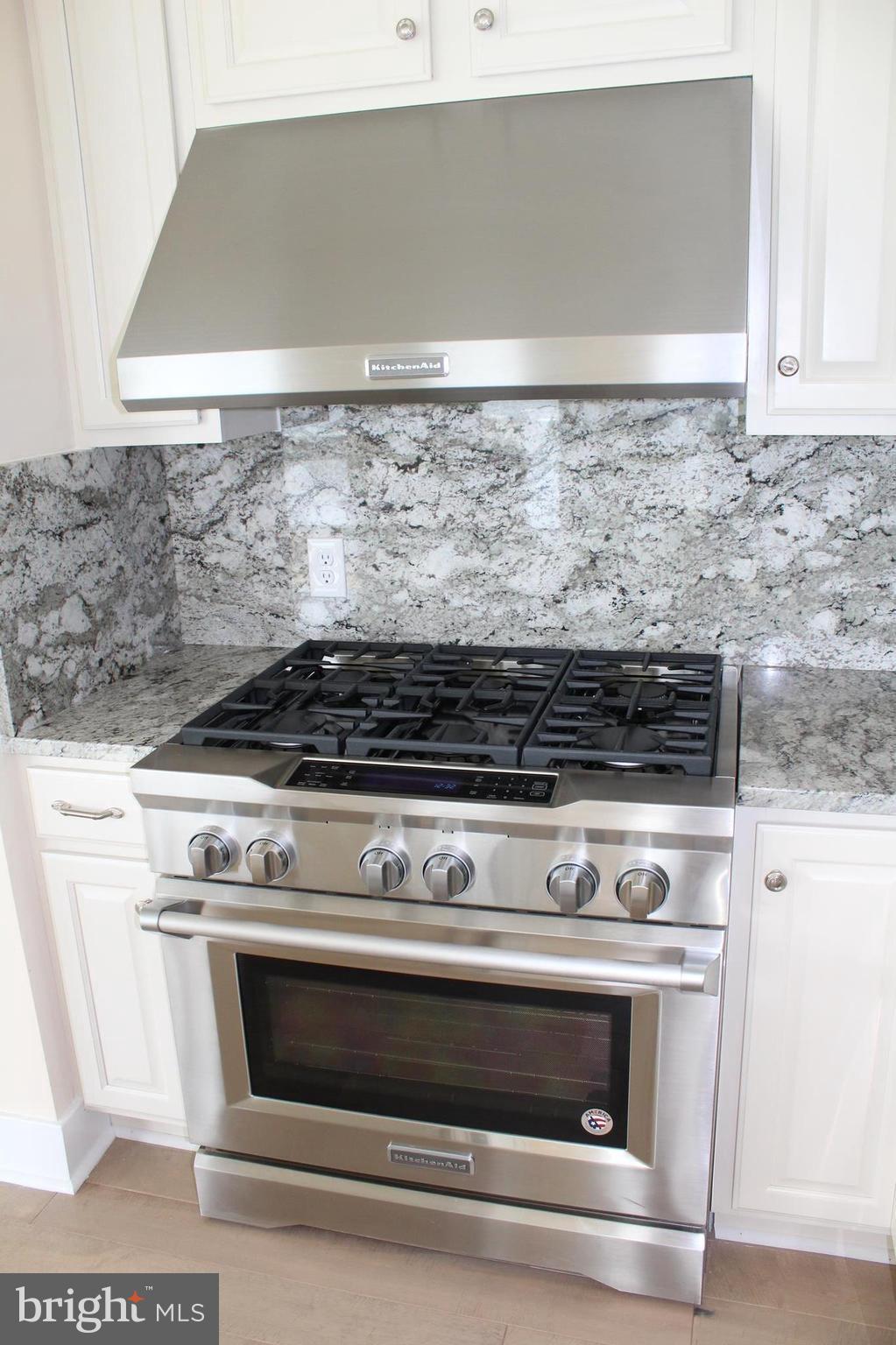 52 Johnson Road Pasadena, MD 21122 - Photo 10 of 30 Gas stove