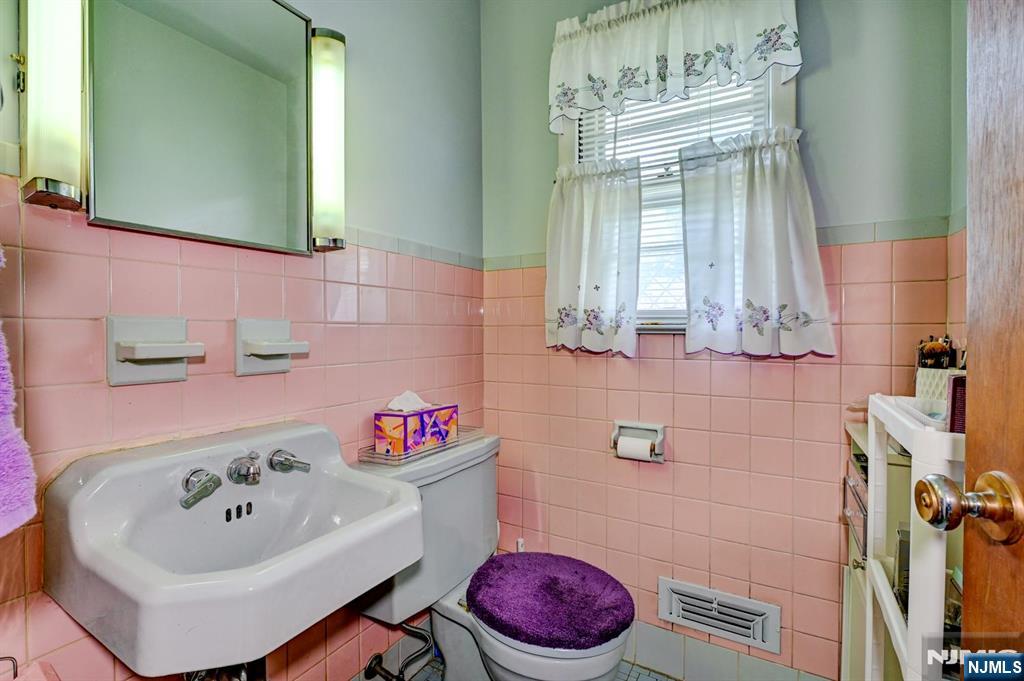 176 Pompton Road Haledon, NJ 07508 - Photo 21 of 35