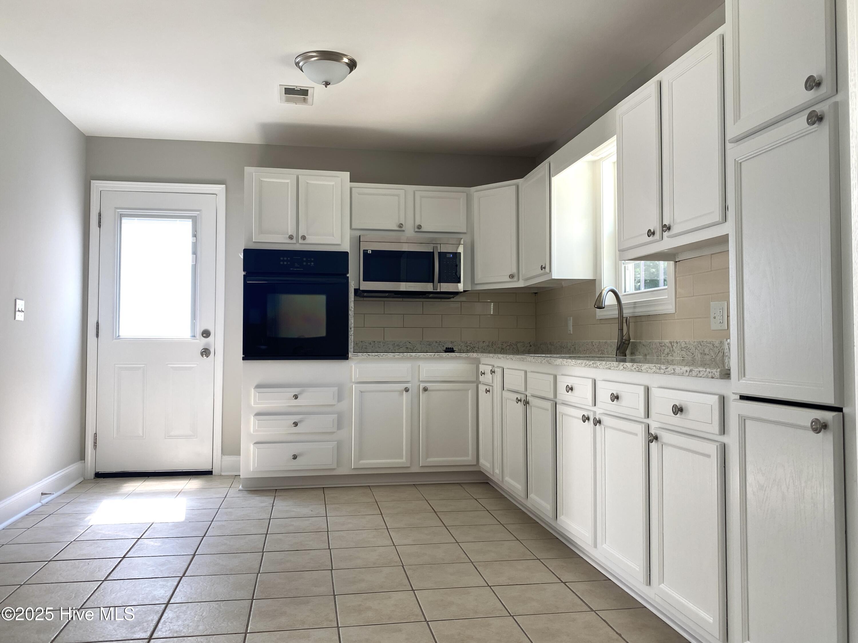 241 Westchester Road Wilmington, NC 28409 - Photo 15 of 29 9