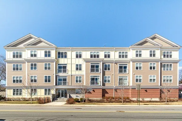 $3,400 | 130 Tremont Street, Unit 402, Melrose, MA 02176