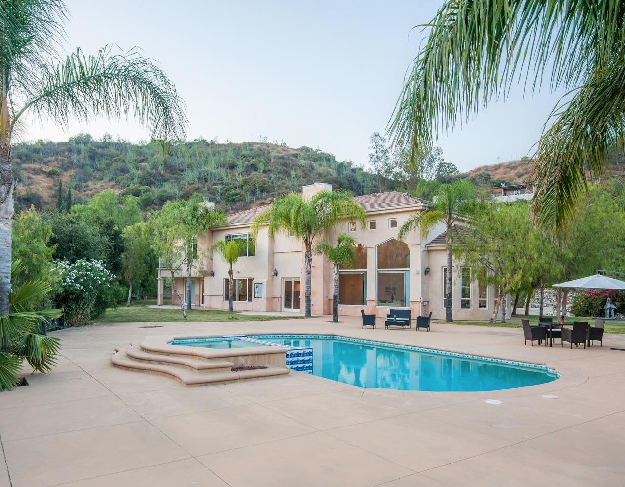 1905 Alpha Road Glendale, CA 91208 - Photo 3 of 34