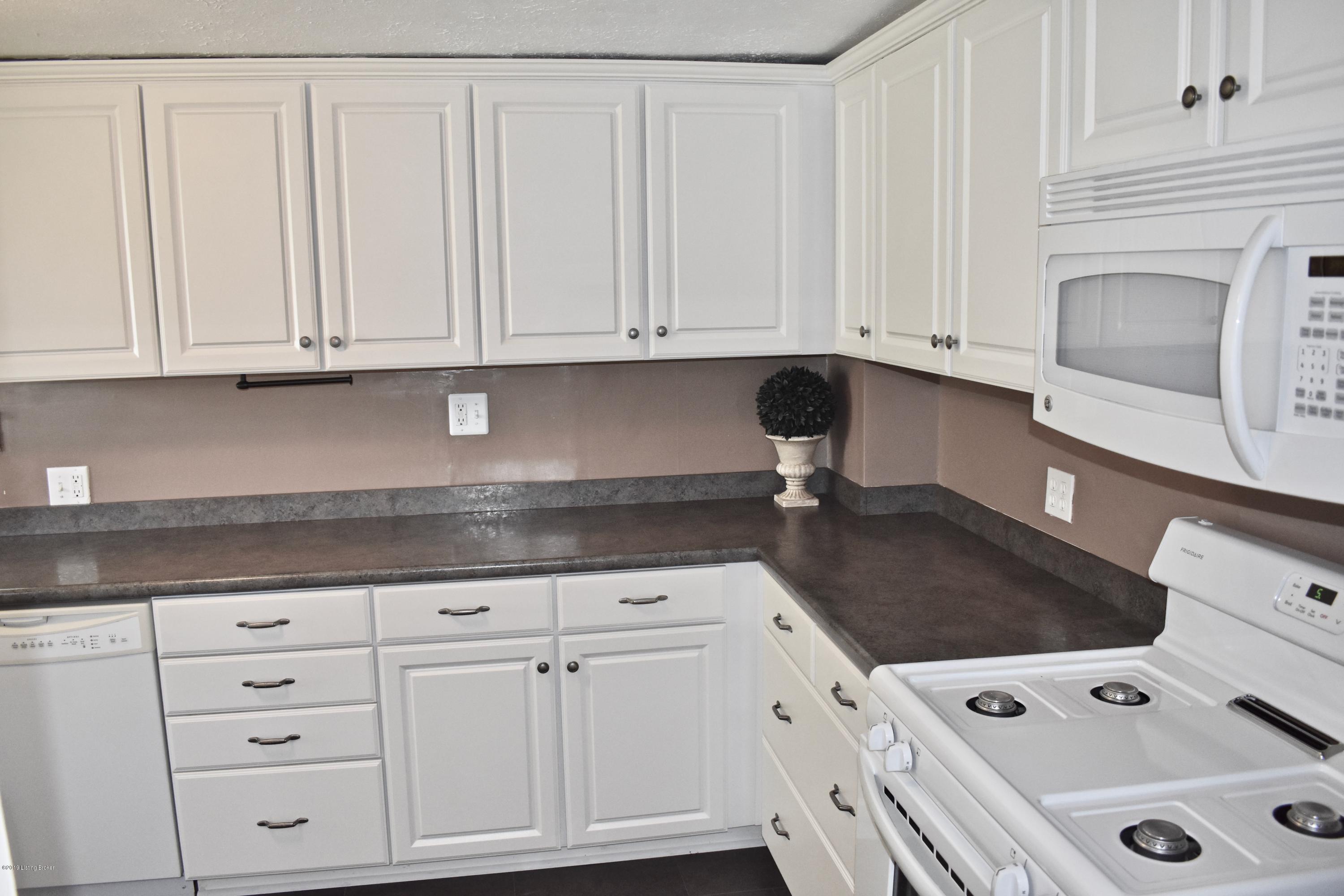 3016 University Road Louisville, KY 40206 - Photo 16 of 32 Kitchen