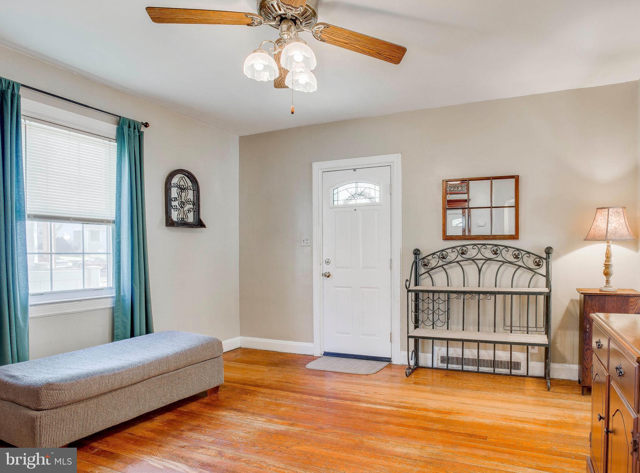 2622 Wycliffe Road Baltimore, MD 21234 - Photo 6 of 30 Living Room