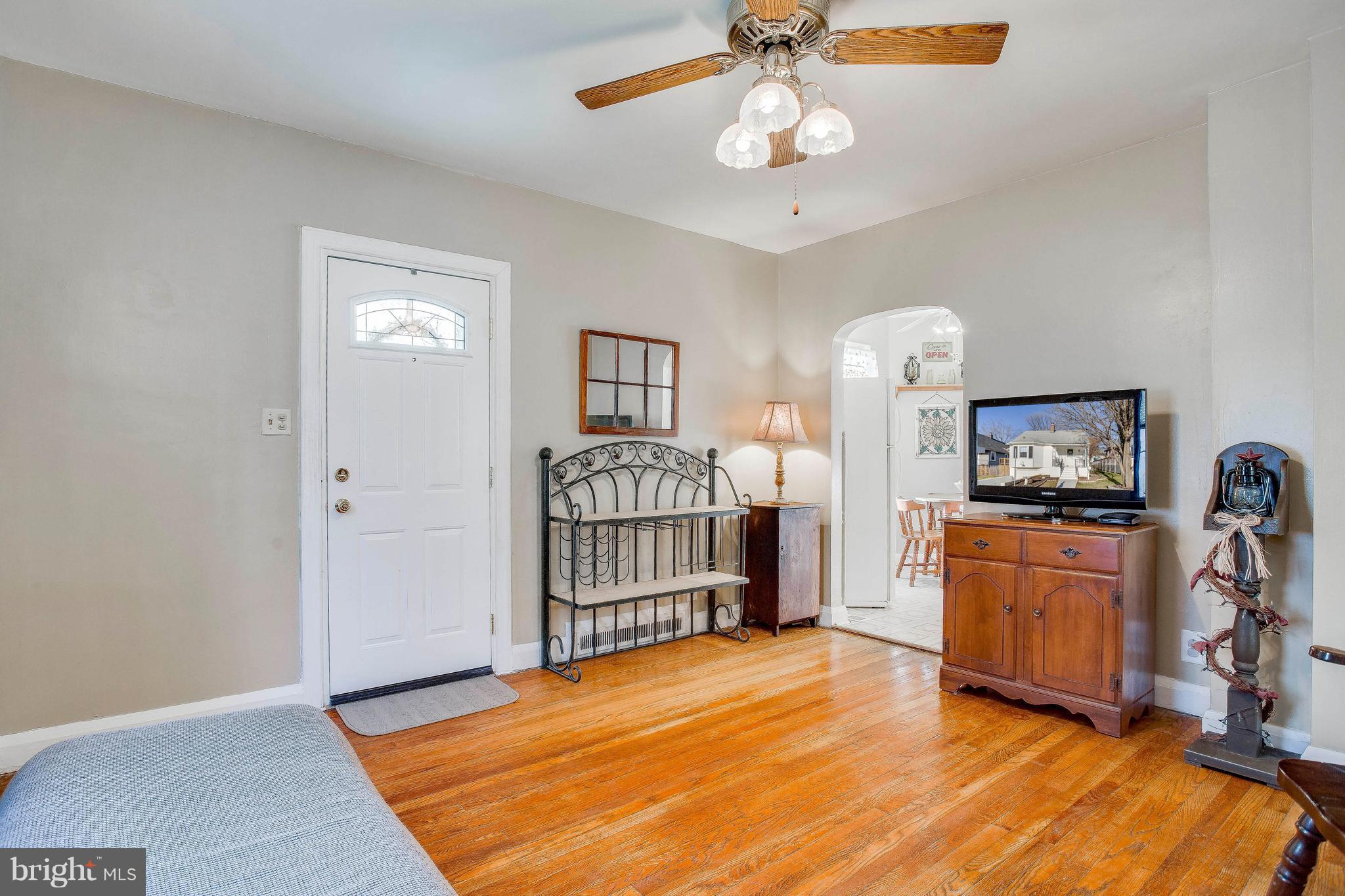 2622 Wycliffe Road Baltimore, MD 21234 - Photo 7 of 30 Living Room