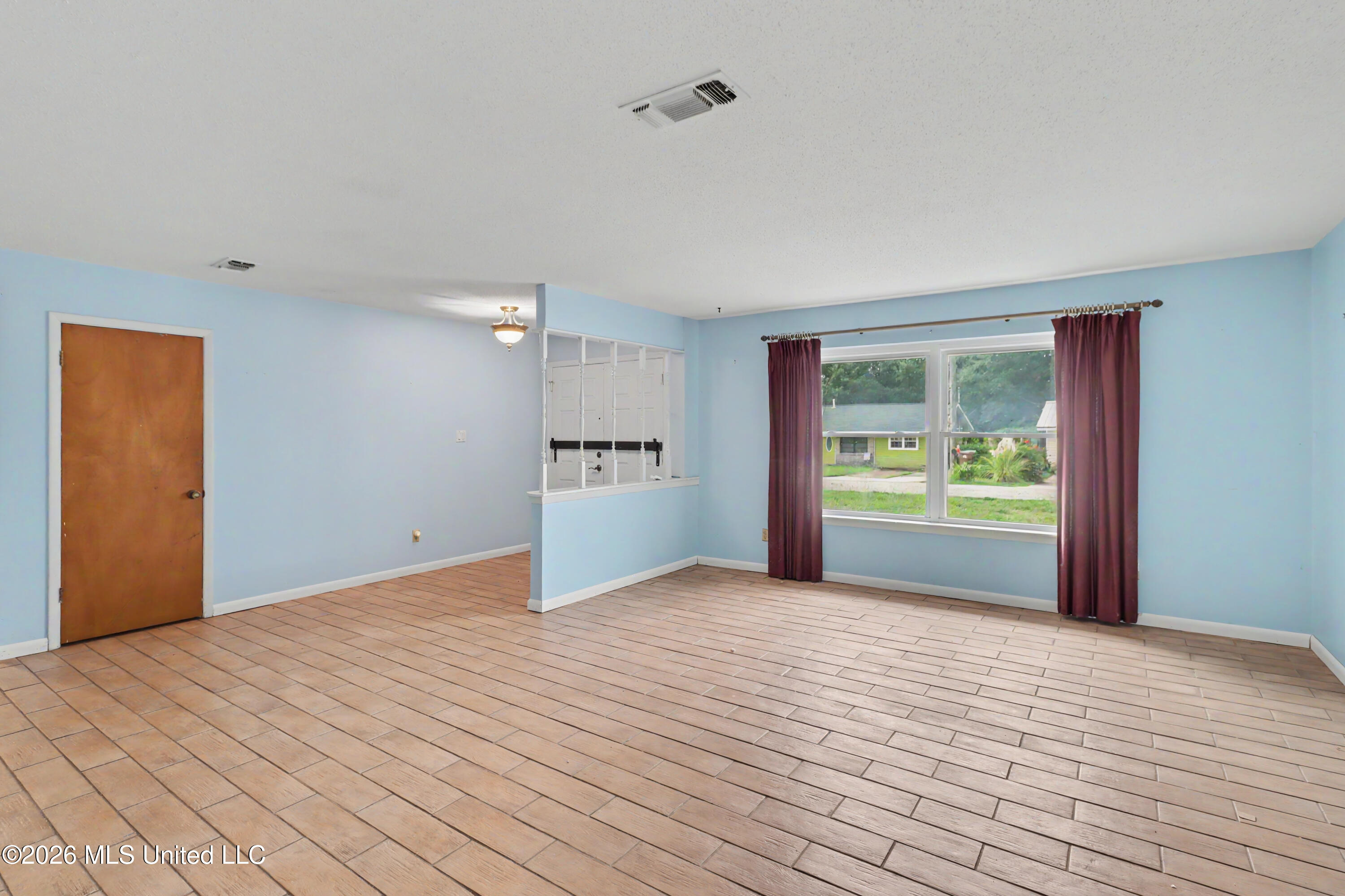 2176 Atkinson Road Biloxi, MS 39531 - Photo 2 of 27 living room