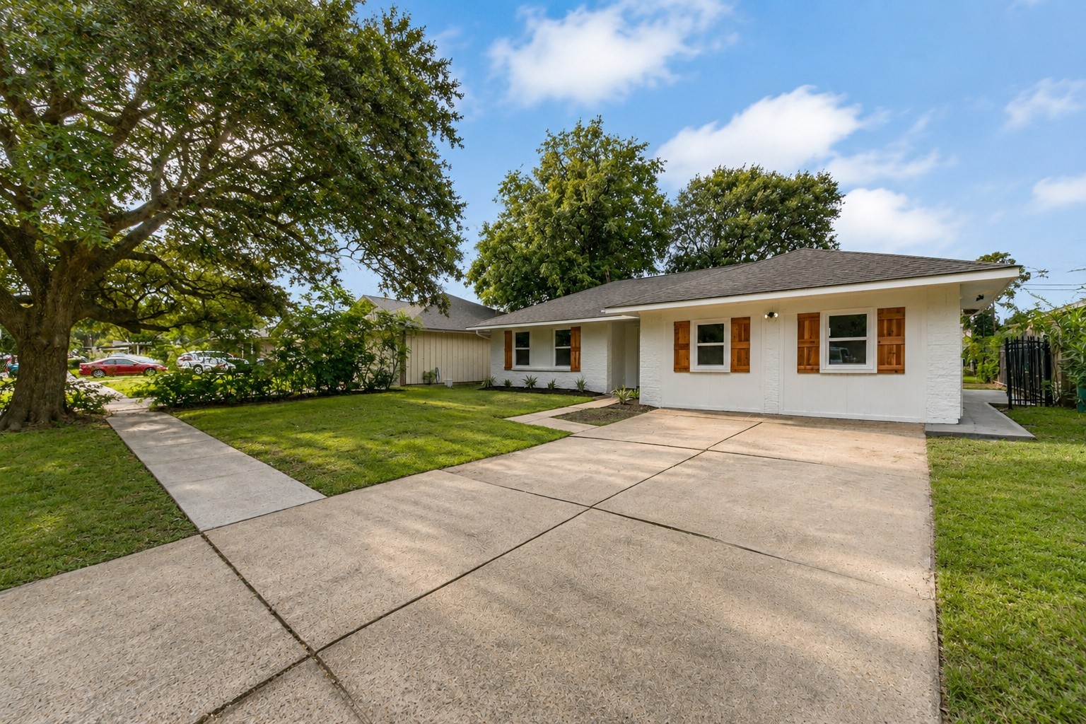 1110 Dunstan Road Pasadena, TX 77502 - Photo 3 of 40