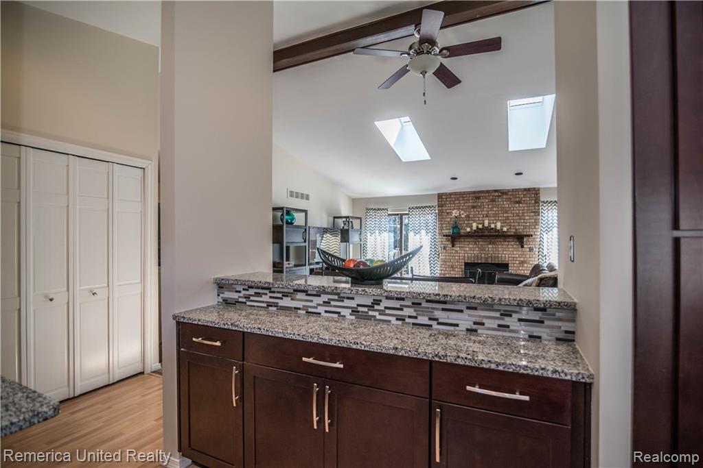 2105 Warrington Road Rochester Hills, MI 48307 - Photo 12 of 36
