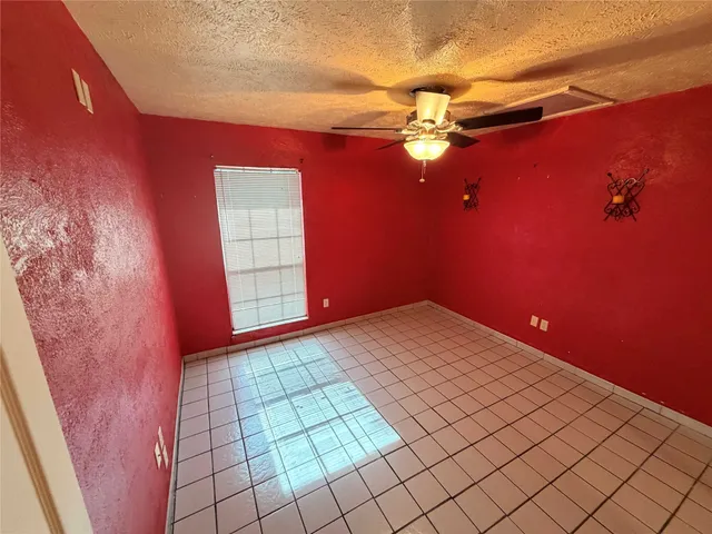 a view of a livingroom with a workspace