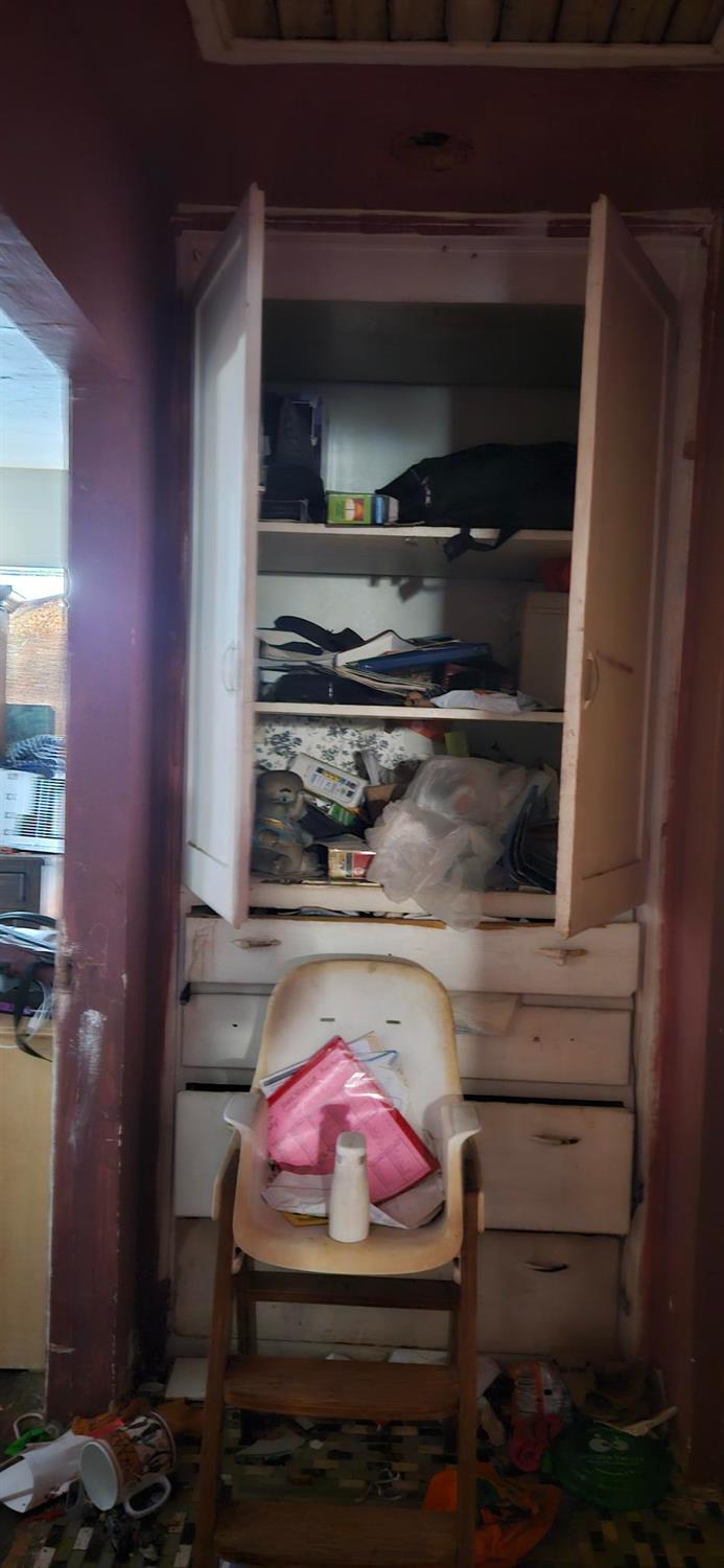 832 West 9th Street Merced, CA 95341 - Photo 8 of 44 a room with a fireplace and cabinets