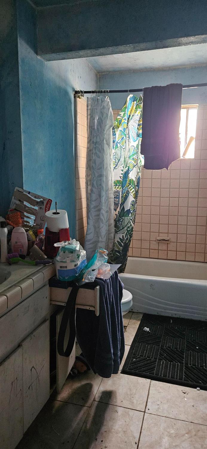 832 West 9th Street Merced, CA 95341 - Photo 9 of 44 a room with furniture and a potted plant