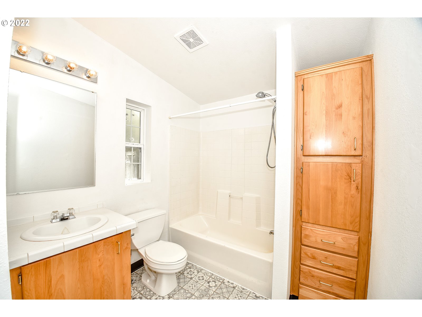30295 Barker Road Rainier, OR 97048 - Photo 8 of 19 Bathroom, Attached
