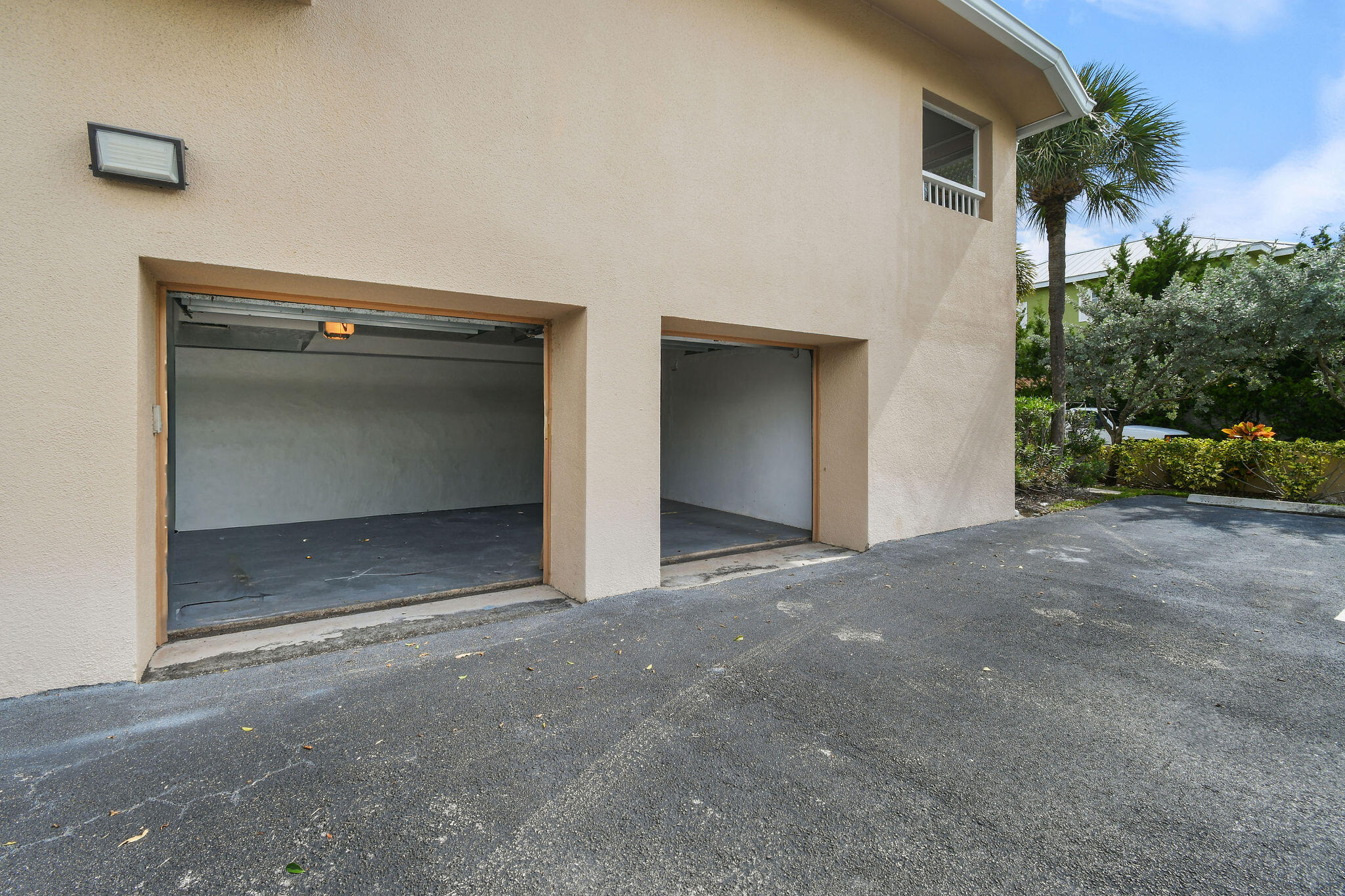 1100 Surf Road, Unit 214 Singer Island, FL 33404 - Photo 44 of 46 1100SurfRd#214-Garage(3)