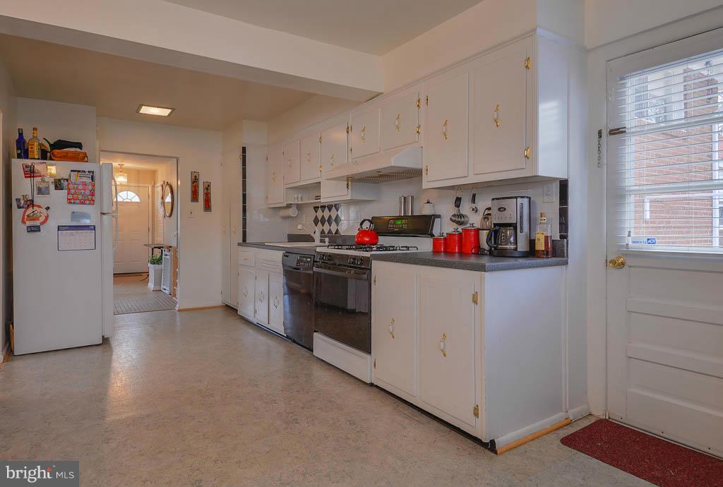 2709 Finch Street Silver Spring, MD 20902 - Photo 11 of 28 Kitchen