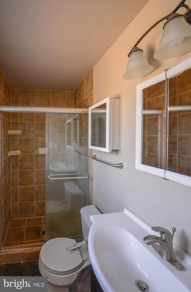 2709 Finch Street Silver Spring, MD 20902 - Photo 14 of 28 Bath (Master)