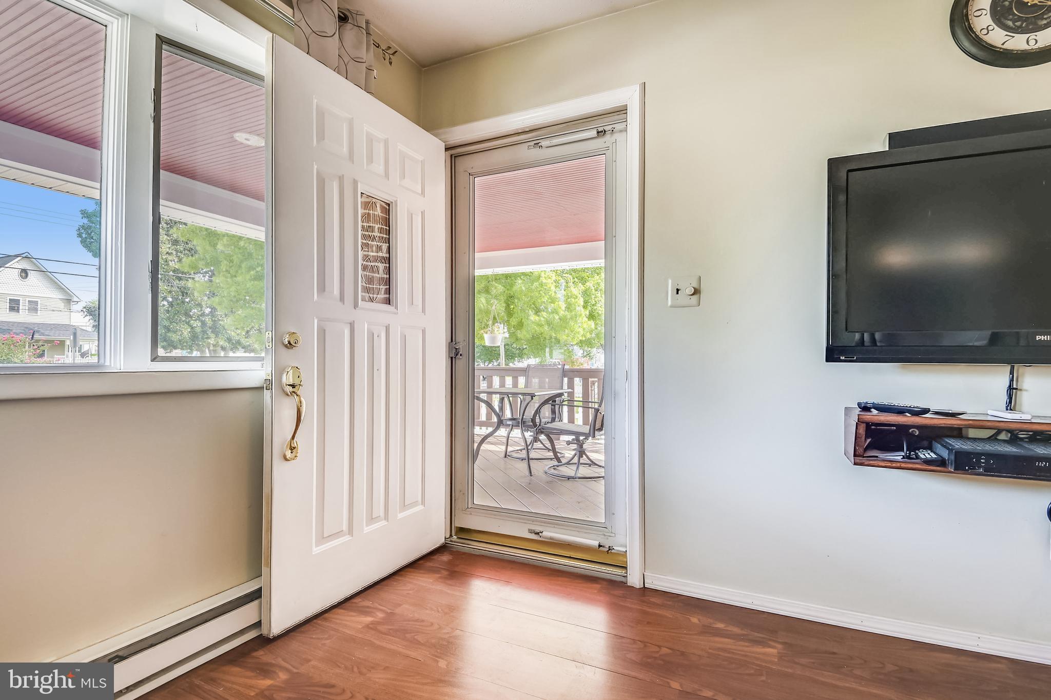 7331 Chesapeake Road Baltimore, MD 21220 - Photo 28 of 35 Bright Sunny Living Room