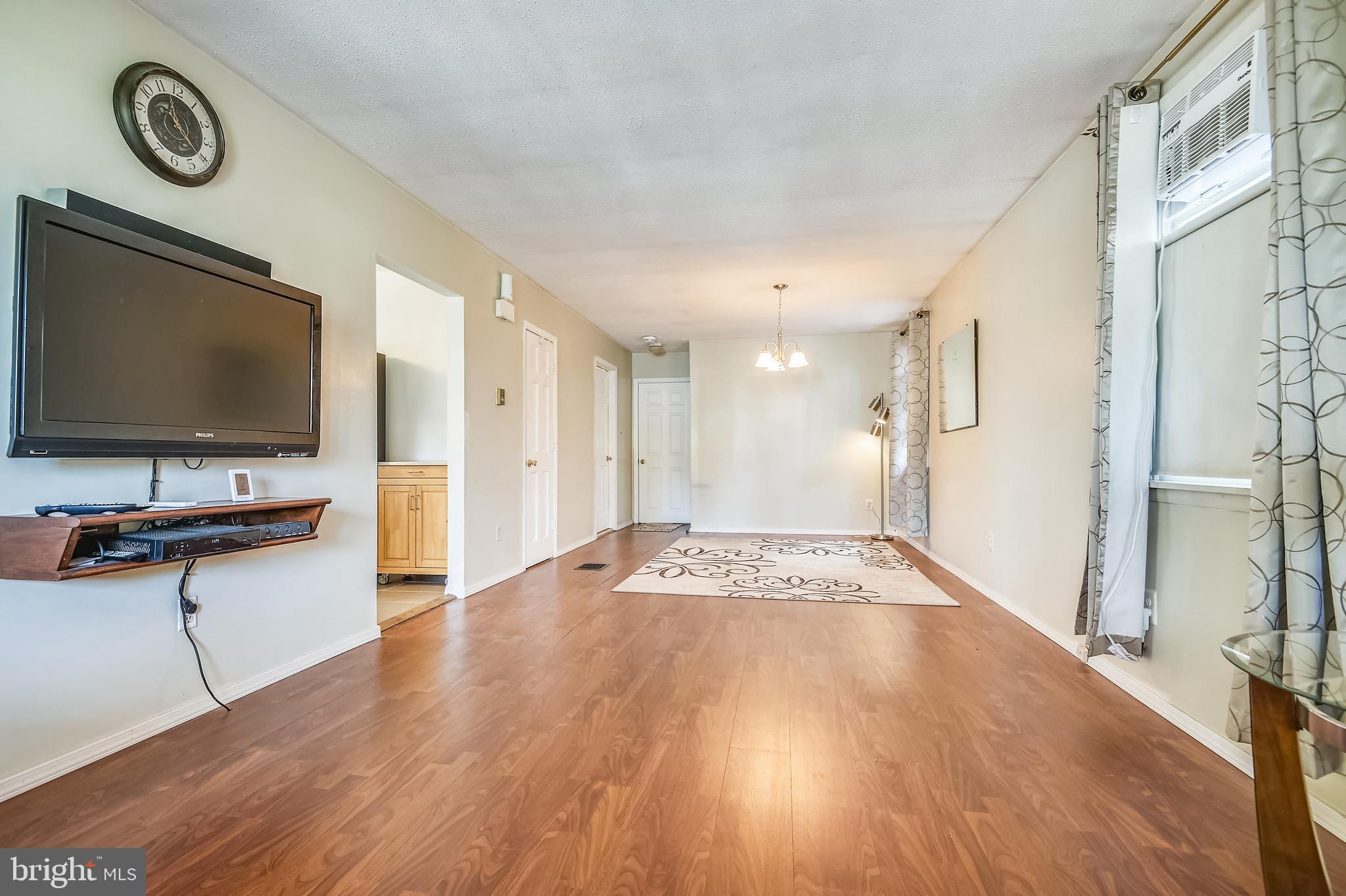 7331 Chesapeake Road Baltimore, MD 21220 - Photo 32 of 35 Living Room