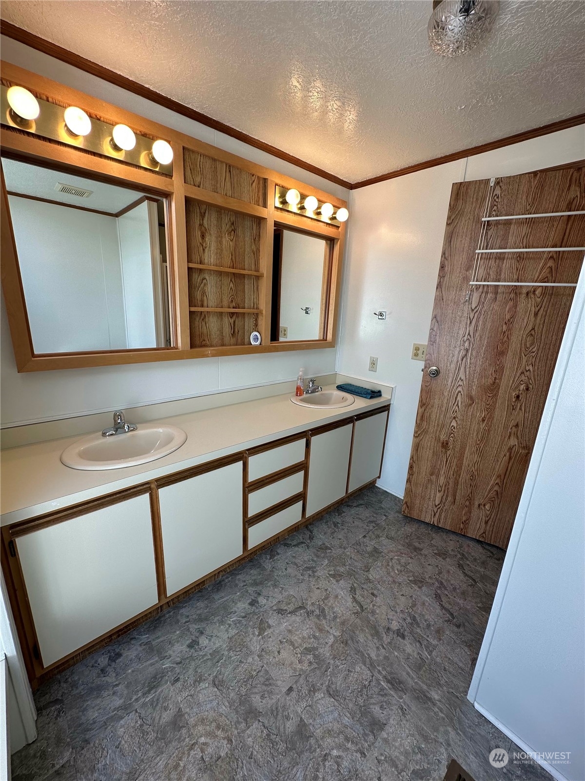 2283 Rincon Avenue, Unit 92 Enumclaw, WA 98022 - Photo 23 of 25 a bathroom with a sink and a mirror