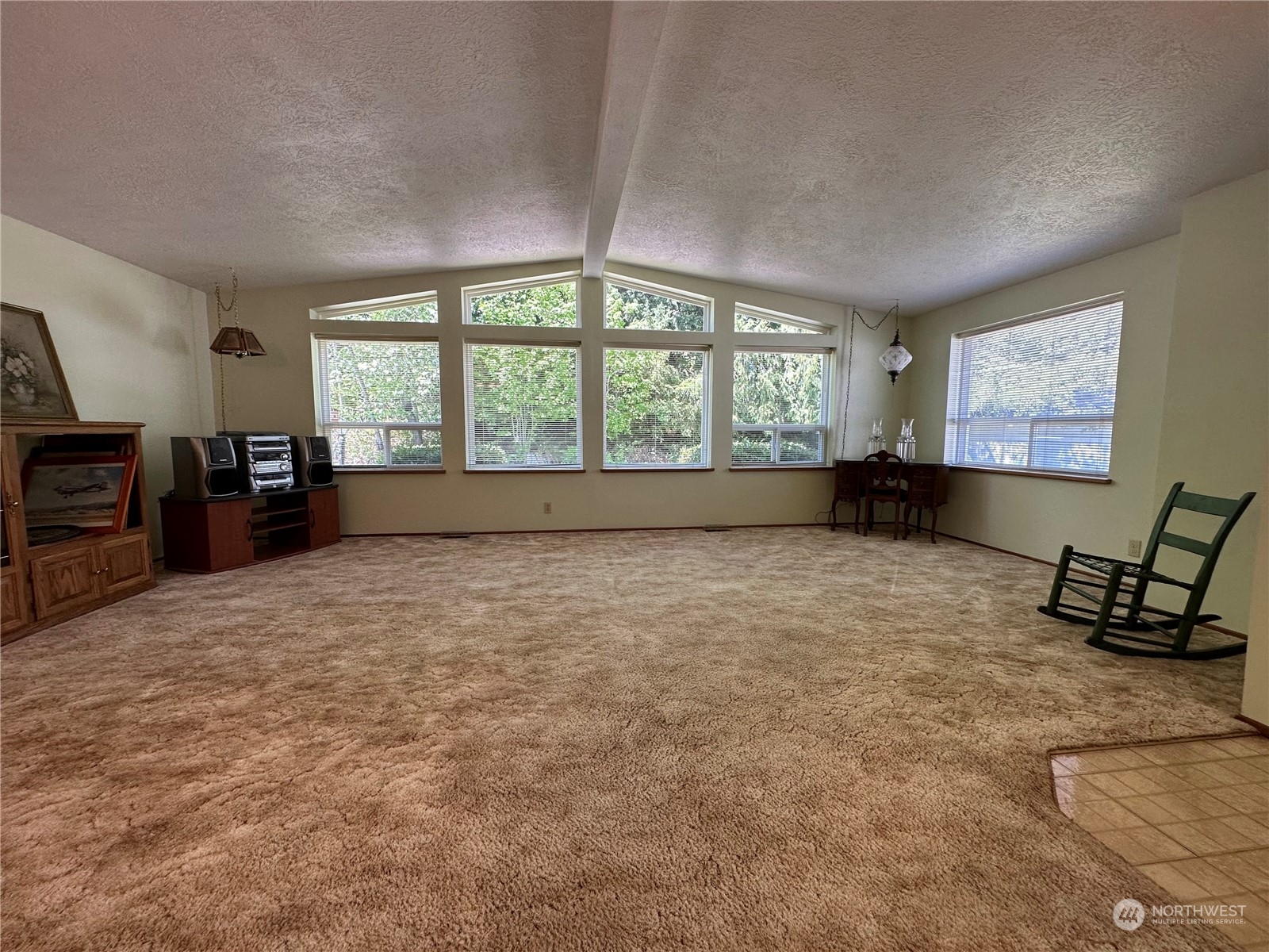 2283 Rincon Avenue, Unit 92 Enumclaw, WA 98022 - Photo 9 of 25 an empty room with furniture and windows
