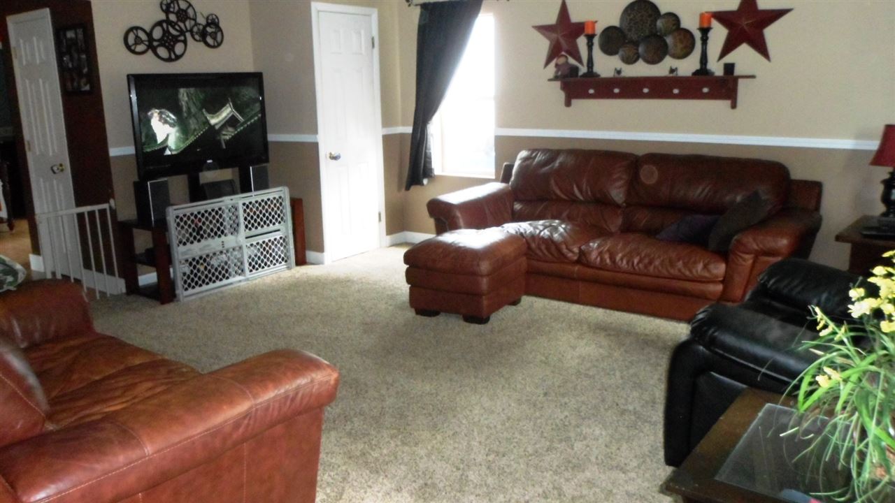 807 Monroe Street Rochester, IN 46975 - Photo 2 of 10
