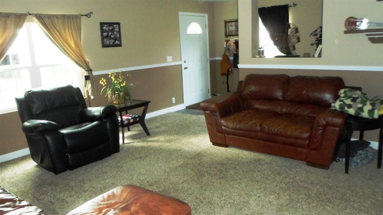807 Monroe Street Rochester, IN 46975 - Photo 3 of 10