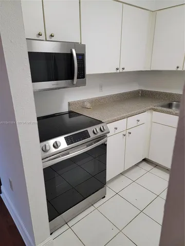 $1,900 | 4804 Northwest 79th Avenue, Unit 303, Doral, FL 33166