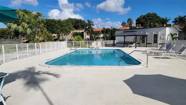 $1,900 | 4804 Northwest 79th Avenue, Unit 303, Doral, FL 33166