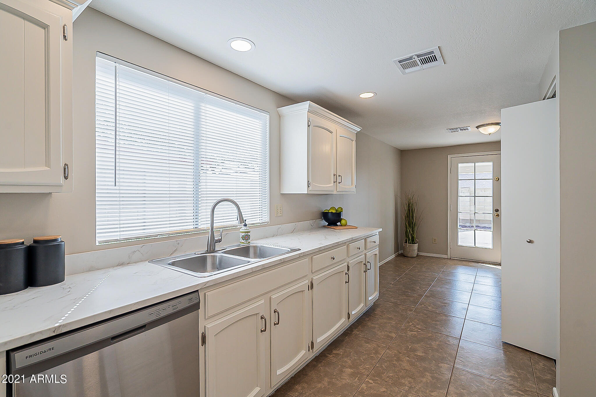 1525 West El Alba Way Chandler, AZ 85224 - Photo 8 of 35 El Alba-15