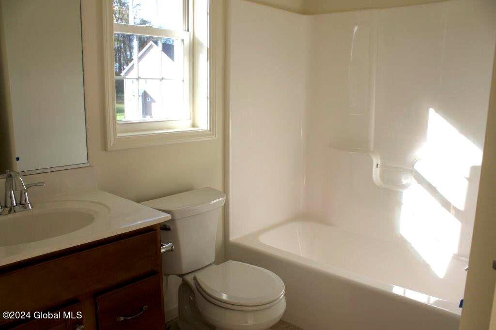 914 Ridgeview Circle Schodack, NY 12033 - Photo 12 of 16 Main bath