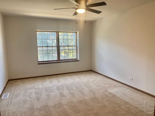 $169,900 | 404 St Johns Road, Unit C, Woodstock, IL 60098