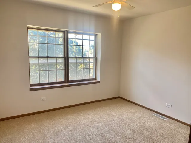 $169,900 | 404 St Johns Road, Unit C, Woodstock, IL 60098