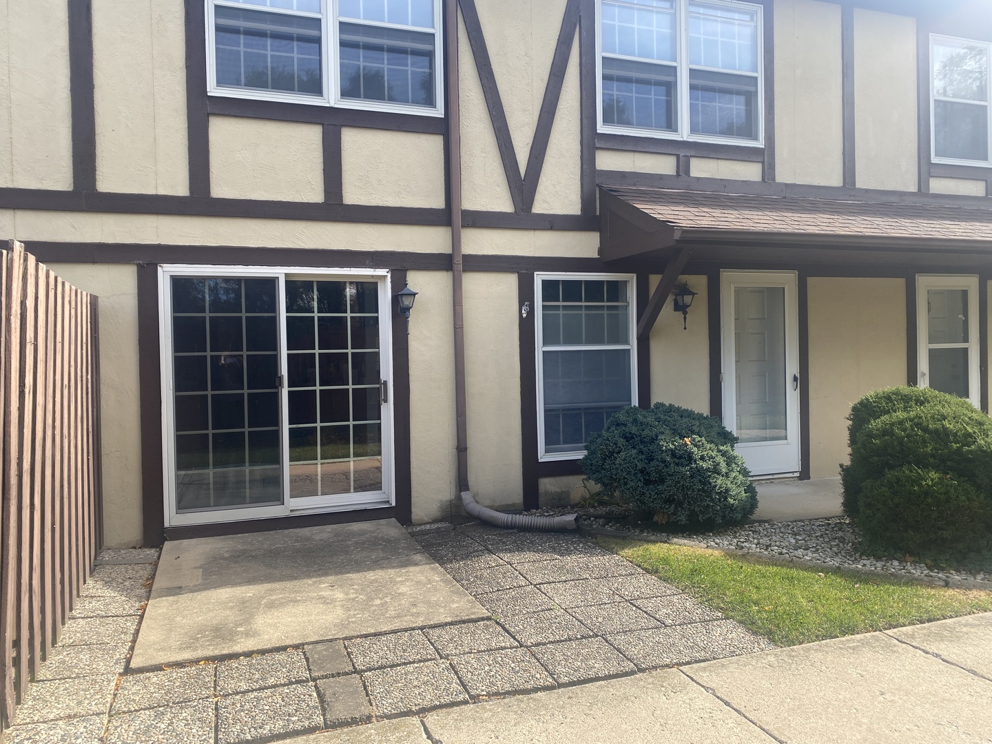 404 St Johns Road, Unit C Woodstock, IL 60098 - Photo 2 of 19 a view of entrance of the building