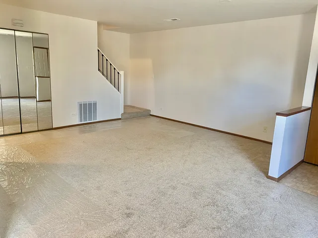 $169,900 | 404 St Johns Road, Unit C, Woodstock, IL 60098