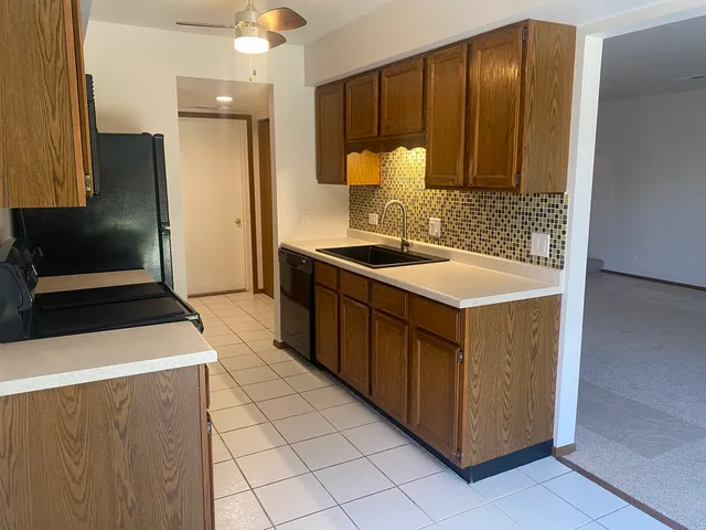 $169,900 | 404 St Johns Road, Unit C, Woodstock, IL 60098