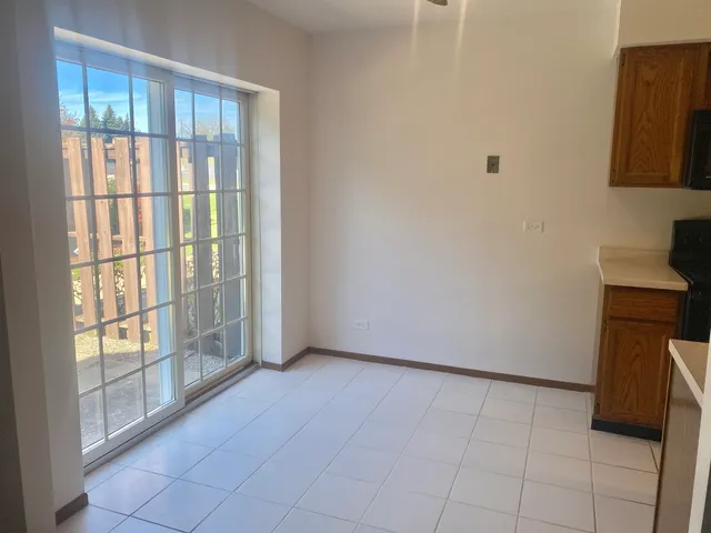 $169,900 | 404 St Johns Road, Unit C, Woodstock, IL 60098