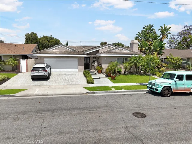 $1,400,000 | 15332 Shasta Lane, Huntington Beach, CA 92647