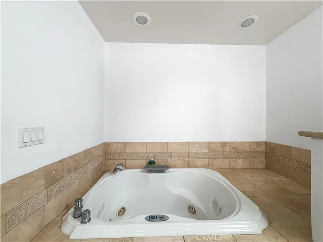 $1,400,000 | 15332 Shasta Lane, Huntington Beach, CA 92647