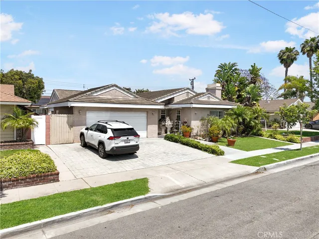 $1,400,000 | 15332 Shasta Lane, Huntington Beach, CA 92647