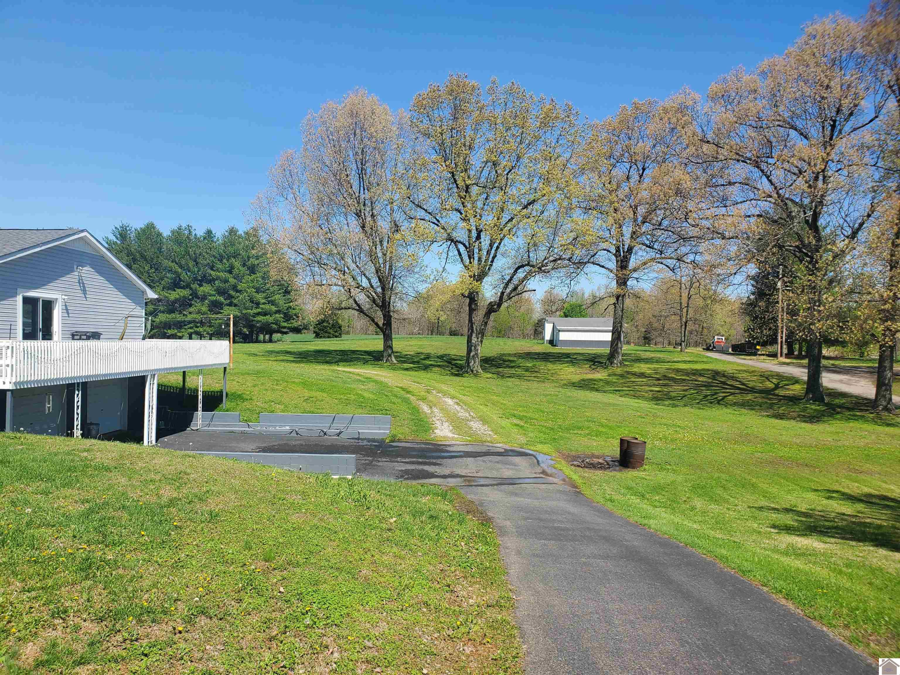 2435 Krebs Station Road Paducah, KY 42003 - Photo 19 of 23 Driveway