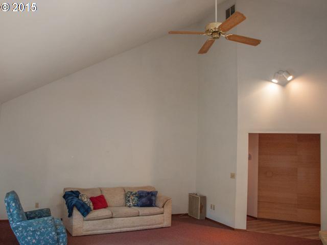 15213 Quarry Road Lake Oswego, OR 97035 - Photo 8 of 16 Living Room