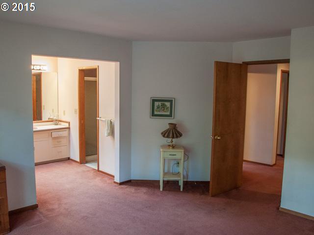 15213 Quarry Road Lake Oswego, OR 97035 - Photo 10 of 16 Bedroom, Primary